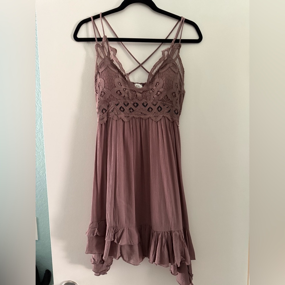 Lace Trim Strappy Dress in Mauve